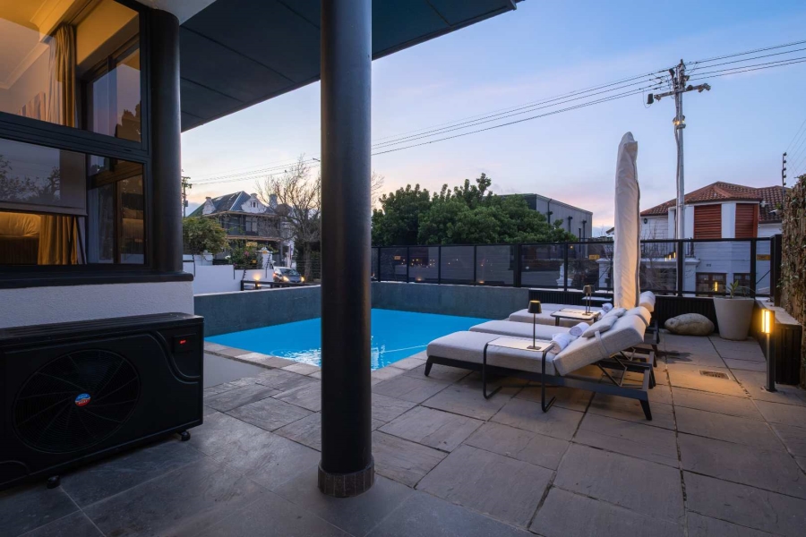 7 Bedroom Property for Sale in Oranjezicht Western Cape